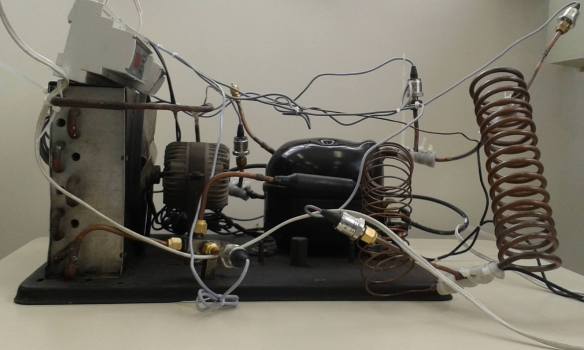 Figura 3: Unidade de refrigeração com transdutores de pressão e termopares. 